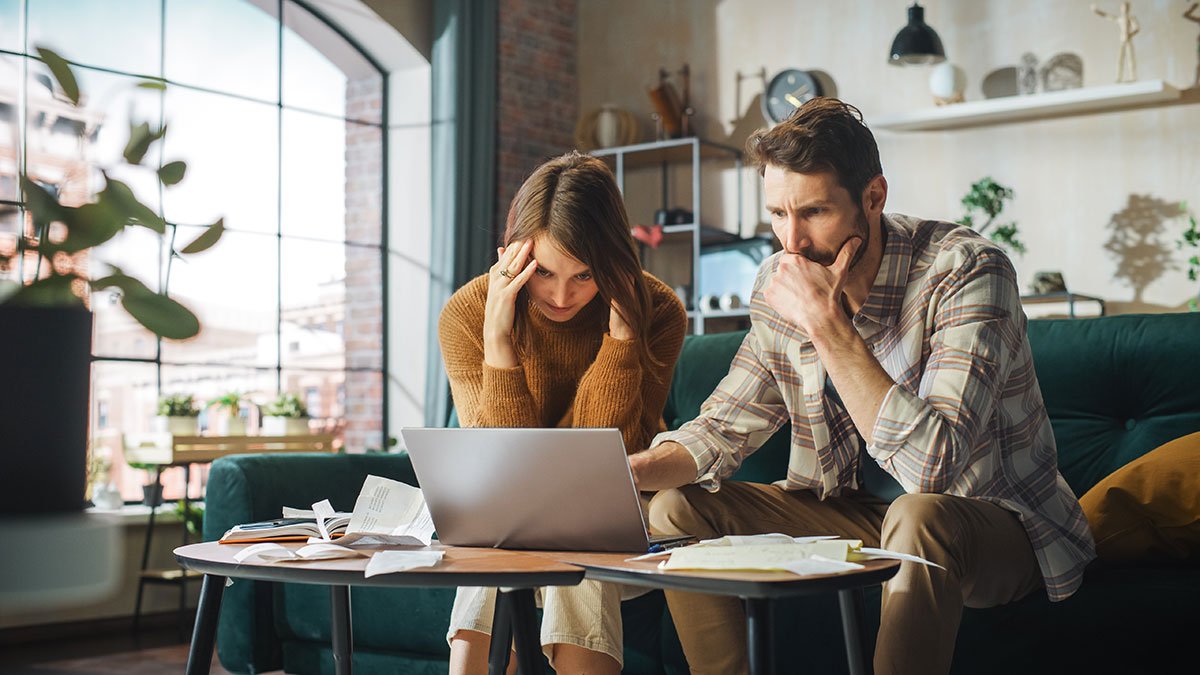 Couple under financial stress